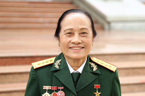 Câu hỏi của cựu binh Mỹ với nữ anh hùng về căn hầm biệt động '2 nam, 1 nữ'