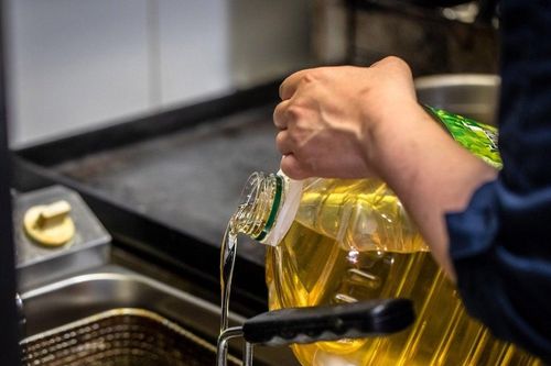 Tái chế dầu ăn thải ra ở khu đô thị: Biến mối nguy hại thành tài nguyên