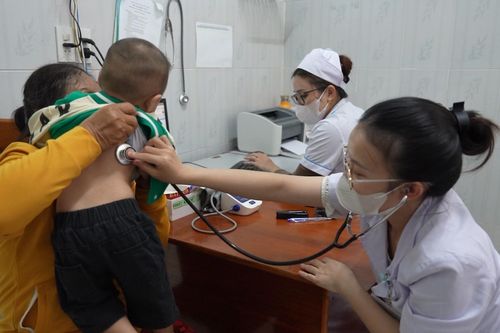Rút ngắn khoảng cách y tế ở vùng đồng bào DTTS