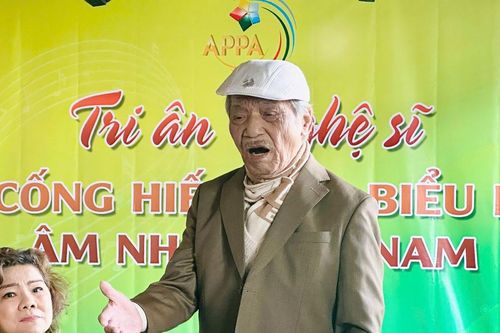 NSND Trần Hiếu U90 vẫn say mê hát, không quan tâm ai đánh giá