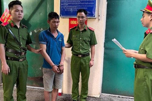 Lấy dao đuổi chém đại úy công an khi bị yêu cầu kiểm tra nồng độ cồn