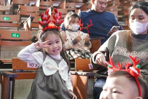 Điều ước Giáng sinh của những em bé chỉ mong sớm được về nhà, cho mẹ đỡ cực