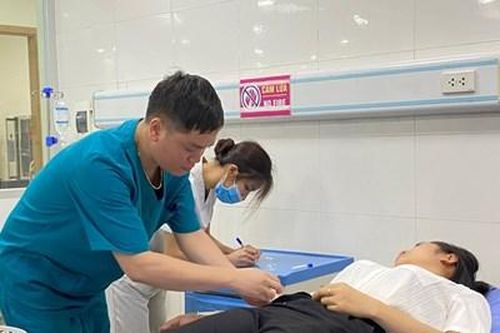2 người tử vong, 14 người nhập viện nghi do ngộ độc thực phẩm tại trung tâm hội nghị ở Hà Nội