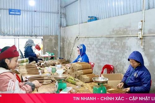 Cơ sở sản xuất hương tăng tốc phục vụ thị trường Tết