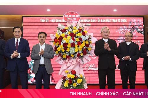Lãnh đạo tỉnh chúc mừng Tòa Giám mục Giáo phận Hà Tĩnh dịp Giáng sinh 2024