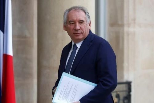 Tân Thủ tướng Pháp Francois Bayrou đối mặt với thách thức nợ công