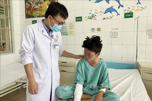 Cảnh báo tình trạng trẻ nhỏ bị thương tích nặng do chơi, chế pháo nổ