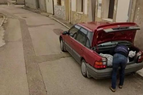 Google Maps ghi được cảnh người đàn ông 'nhét thi thể vào cốp ô tô'