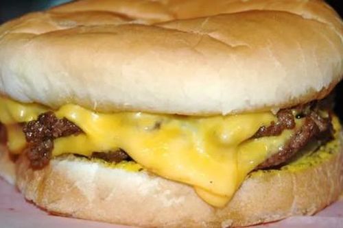 Quán ăn phục vụ món bánh burger được chiên bằng mỡ chưa thay suốt hơn 100 năm