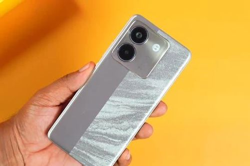 'Smartphone quốc dân' chống nước, cấu hình ấn tượng, giá 'hạt dẻ'