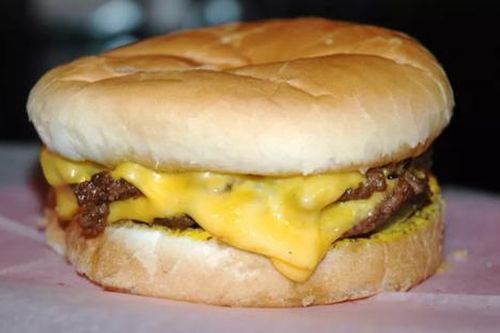 Kỳ lạ: Quán burger nổi tiếng hơn 100 năm tuổi chiên bằng mỡ không bao giờ thay mới