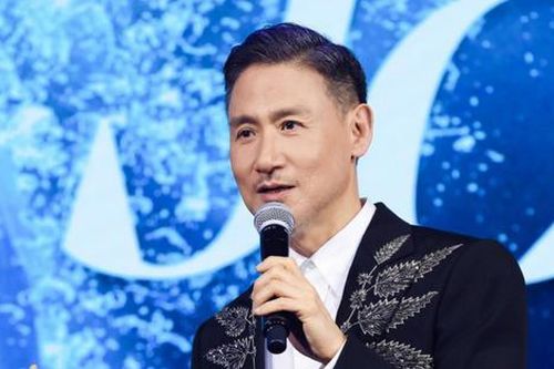 Nam ca sĩ vật vã chạy show, còng lưng trả khoản nợ 7.000 tỷ thay vợ