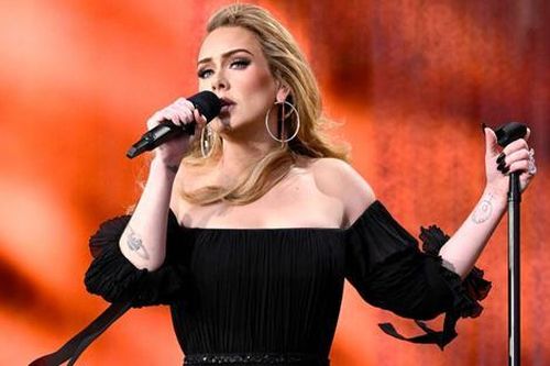 Ca khúc đình đám của Adele bị yêu cầu gỡ bỏ trên toàn thế giới