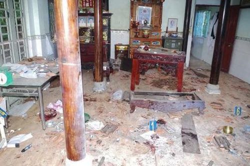 Bé trai 12 tuổi tập chế pháo, nổ sập nhà