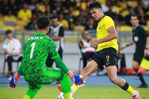 Singapore hẹn Việt Nam ở bán kết sau 2 lần xà ngang cứu thua