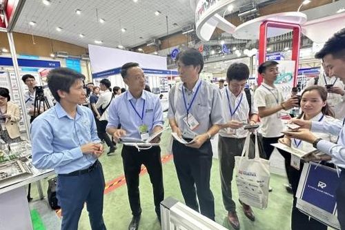 Hàng trăm doanh nghiệp tìm cơ hội kết nối, tham gia vào chuỗi sản xuất toàn cầu
