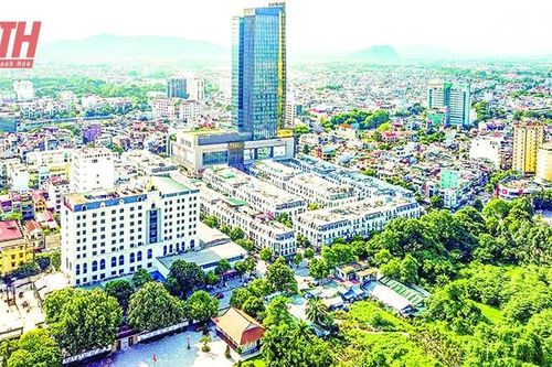 Dáng vóc đô thị 'tựa núi, bên sông, hướng biển'