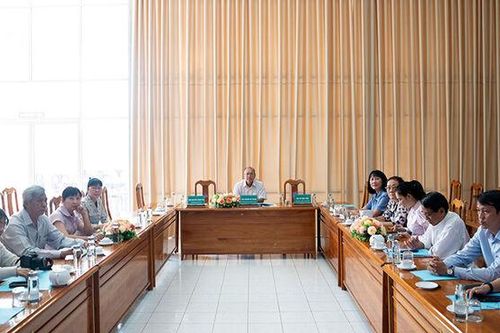 Đẩy mạnh phát triển các ngành công nghiệp văn hóa