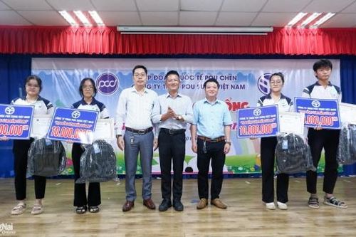 Công ty TNHH Pou Sung Việt Nam trao 200 triệu đồng học bổng Ươm mầm tương lai