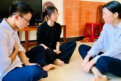 Xót lòng 3 trẻ mồ côi