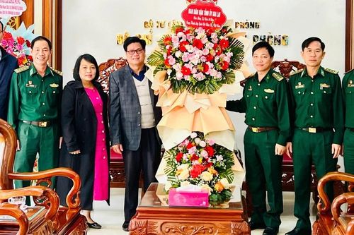 Lãnh đạo Ban Dân vận Tỉnh ủy Gia Lai thăm và chúc mừng các đơn vị quân đội