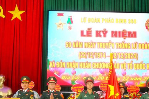 Lữ đoàn Pháo binh 368 đón nhận Huân chương Bảo vệ Tổ quốc hạng nhì