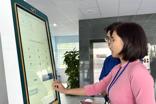 Bệnh viện Đa khoa Yersin Nha Trang: Đưa Kiosk y tế thông minh tự phục vụ vào hoạt động