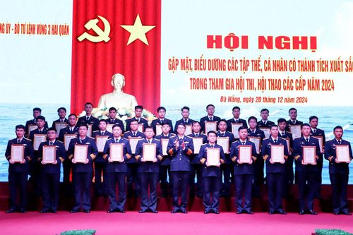 Vùng 3 Hải quân biểu dương tập thể, cá nhân đạt thành tích trong tham gia hội thi, hội thao năm 2024