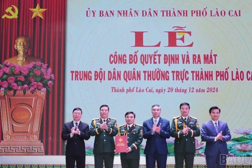 Thành phố Lào Cai ra mắt Trung đội dân quân thường trực và gặp mặt kỷ niệm 80 năm ngày thành lập Quân đội nhân dân Việt Nam