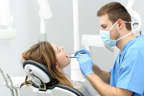 Thực hiện thẩm mỹ trong nha khoa bằng phương pháp cắt lợi có đau không