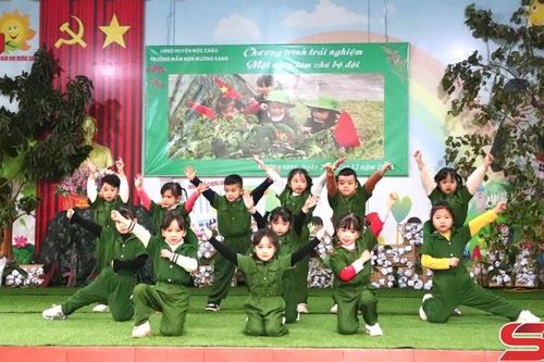 Ngoại khóa 'Trải nghiệm một ngày làm chú bộ đội' cho trẻ mầm non