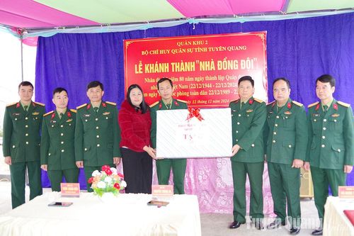 Thắm đượm nghĩa tình