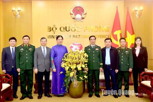 Đoàn đại biểu tỉnh Tuyên Quang chúc mừng Bộ Quốc phòng nhân kỷ niệm 80 năm ngày thành lập QĐND Việt Nam