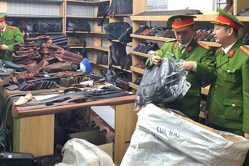 Thu giữ hàng nghìn sản phẩm 'nhái' thương hiệu nổi tiếng