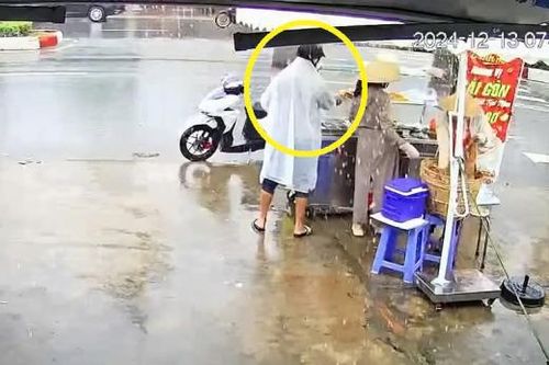 Truy bắt đối tượng vờ mua hàng để trộm điện thoại của nhiều người