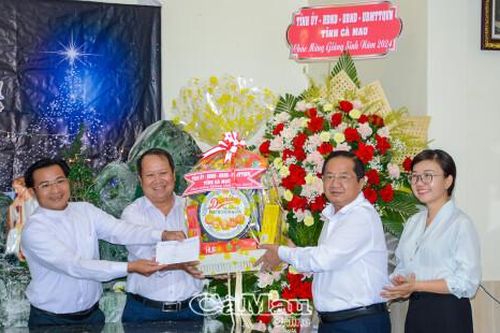 Chủ tịch Ủy ban MTTQ Việt Nam tỉnh chúc mừng lễ Giáng sinh Ủy ban Đoàn kết Công giáo tỉnh Cà Mau