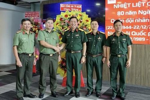 Ban Chuyên đề Công an TPHCM chúc mừng nhân dịp kỷ niệm 80 năm QĐND Việt Nam