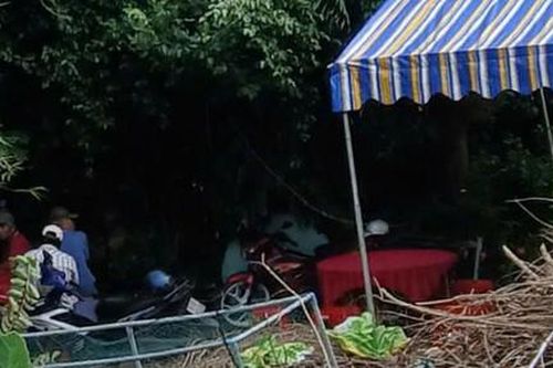 Chém chết em trai chỉ vì dám phá cửa rào