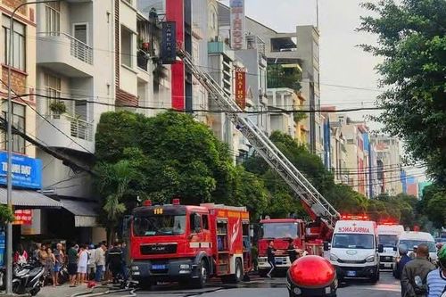 Hiện trường vụ cháy nhà 4 tầng ở TP.HCM, 2 người thiệt mạng