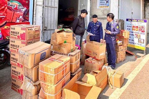Một cửa hàng bị phạt gần 35 triệu đồng vì bán hàng không rõ nguồn gốc xuất xứ