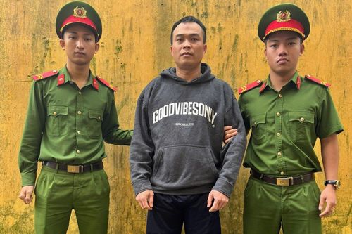 Bắt giam 'con nghiện' tàng trữ súng, đạn