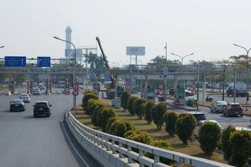 Cảng hàng không quốc tế Nội Bài chính thức thu phí dịch vụ dừng đỗ xe không dùng tiền mặt