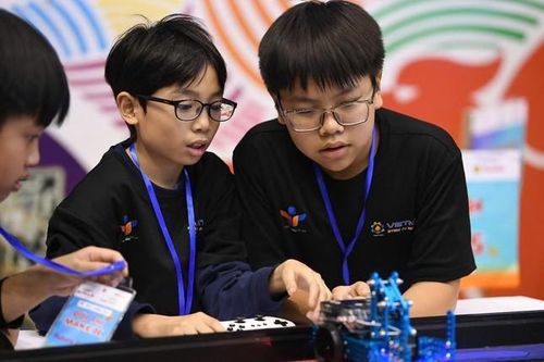 Giải Vô địch MakeX 2024: Thử thách tinh thần đồng đội, kết hợp ăn ý mới nhận 'quả ngọt'