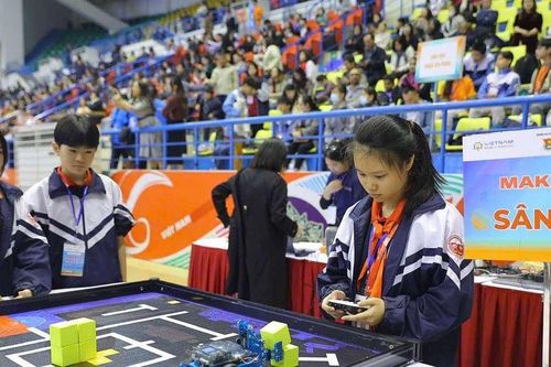Học sinh thỏa mãn đam mê công nghệ với sân chơi STEM, AI và Robotics