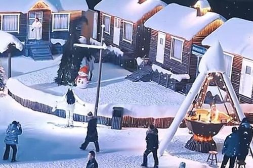 Khách 'ngã ngửa' nhìn lễ hội băng tuyết toàn bông gòn tại Trung Quốc