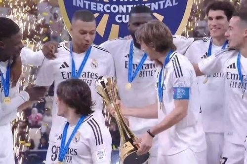 Modric khiến Mbappe sửng sốt