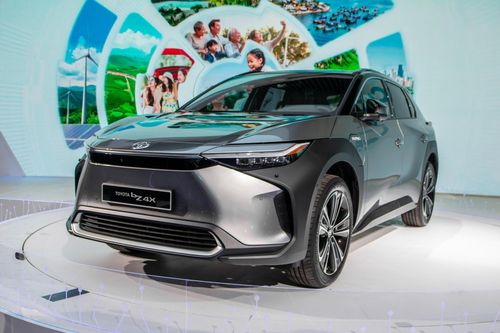 Tên gọi xe điện rắc rối đang làm khó Toyota
