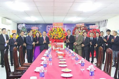 Lãnh đạo Đà Nẵng thăm và chúc mừng các cơ sở tôn giáo dịp Giáng sinh