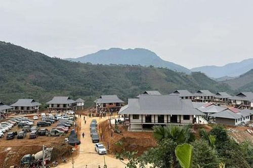 Công ty Xi măng Cẩm Phả hỗ trợ người dân thôn Làng Nủ và Nậm Tông tái thiết cuộc sống mới
