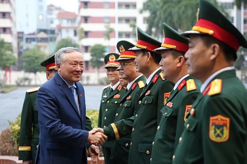 Phó Thủ tướng Nguyễn Hòa Bình thăm và làm việc tại Binh chủng Pháo binh